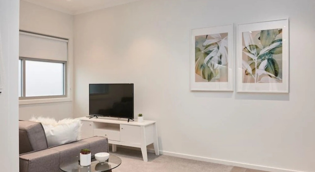 Open and Flowy 1 Bedroom Apartment in Chadstone, Book Apartment  