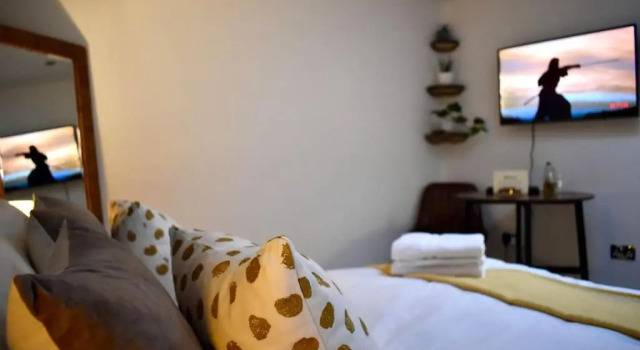 Студия Stylish Centrally-Located Studio with Parking (Adults Only)