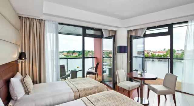 Полулюкс с балконом и с видом на озеро Hotel Mikołajki Leisure & SPA - Destigo Hotels