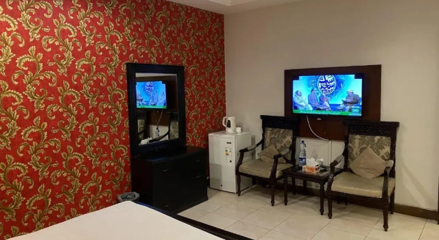 Guest House Near Movenpick hotel Centururs and Centurus Mall islamabad, Book Guesthouse Hotels in Islamabad with Parking, Parking