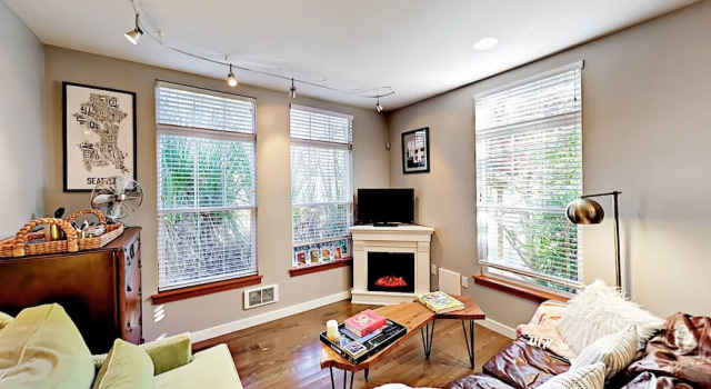 Cozy Capitol Hill W/ Patio 1 Bedroom Cottage, Забронировать Дом для отпуска Коттеджи Capitol Hill, Коттедж