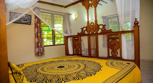 Семейный коттедж с балконом Villakwetu Cottages Diani Beach