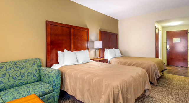 Четырёхместный номер Standard Quality Inn & Suites Olde Town