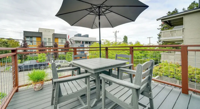 Апартаменты 2 Blocks to Beach Park: Cozy Seattle Townhome