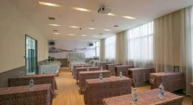 Rongting Hotel, Rezerwuj Hotel Hotele 3-gwiazdkowe w Pingliang, 3*
