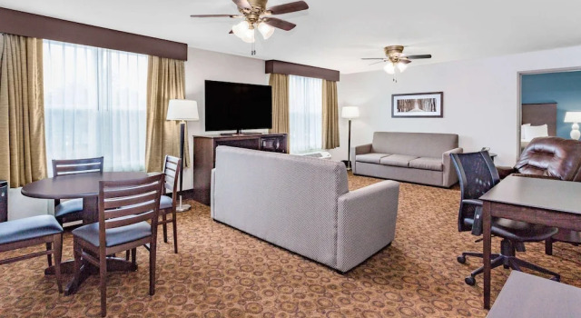Двухместный люкс AmericInn & Suites Burnsville, MN