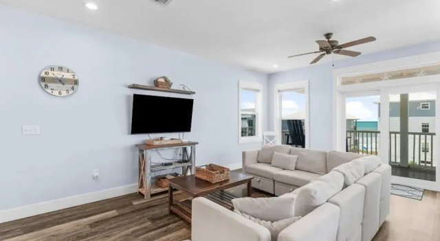 Pet Friendly Beach House - Beach Hop