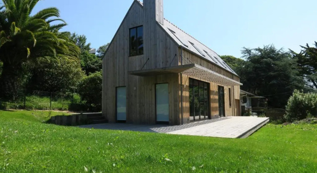 Villa neuve en bois, avec jardin et terrasse, au centre de PERROS-GUIREC - Réf 945, Rezerwuj Willa Perros-Guirec 