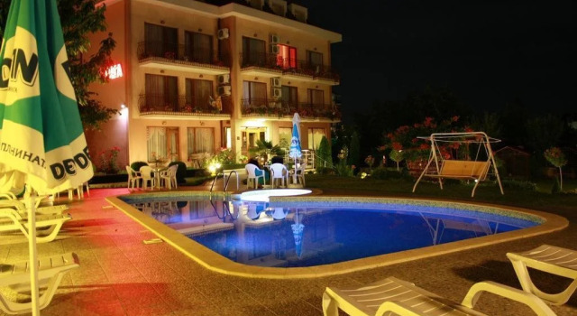 SG Hotel Vega, Забронировать Отель Отели Святых Константин и Елена 3 звезды, 3*