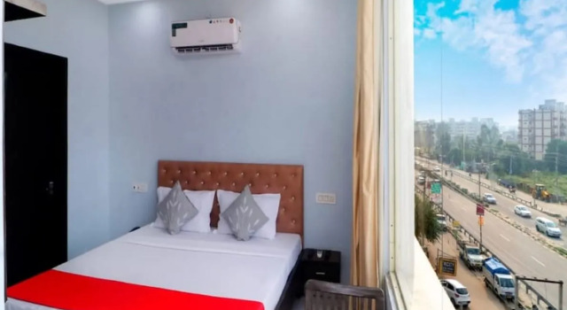 Treebo Jj Crown, Varaa Hotelli Zirakpur Haryana