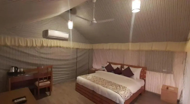Four Banyans Spirit and Nature Resort, Rezerwuj Ośrodek wypoczynkowy Hotele w Uttarakhand z basenem, Basen