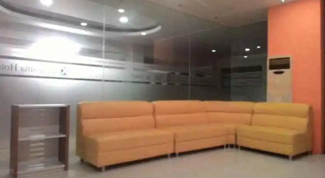 Kharisma 2 Madiun, Rezervovat Hotel Hotely v centru Madiun, hotely v centru Madiun, Parkování