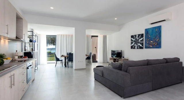 White Swan Villa by White Dream Villas, Забронировать Вилла Отели периферии Ионических островов с парковкой, Парковка
