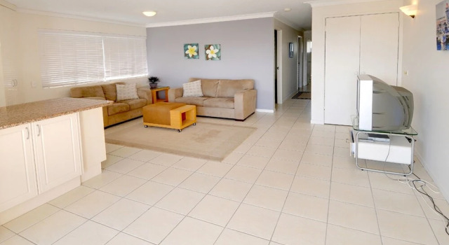 Maui 6 - 2 BDRM Apt on Parkyn Pde, Rezervasyon Otel Mooloolaba Sunshine Coast, Mooloolaba Gezi Yolu yakınında
