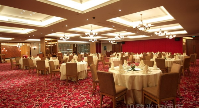 Paris Penninsula, Book Hotel Hoteller i Shanvey med pool, Swimmingpool