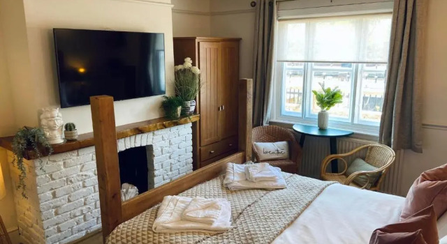Люкс Deluxe The Riverside Rooms