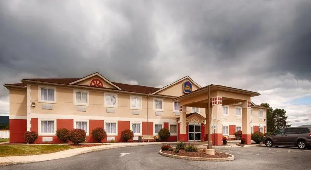 Кровать в общем номере Best Western Nittany Inn Milroy