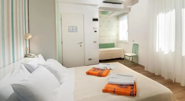 Hotel Albatros, Забронировать Отель Отели в центре Мизано-Адриатико, в центре