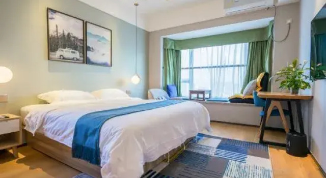 Люкс Deluxe Xinyang Celebrity Art Hotel