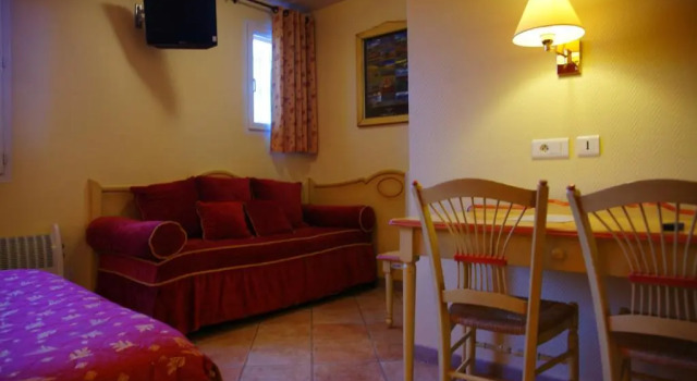 Четырёхместный номер Standard LOGIS HOTEL & RESTAURANT LETAPE Bouc Bel Air - Gardanne
