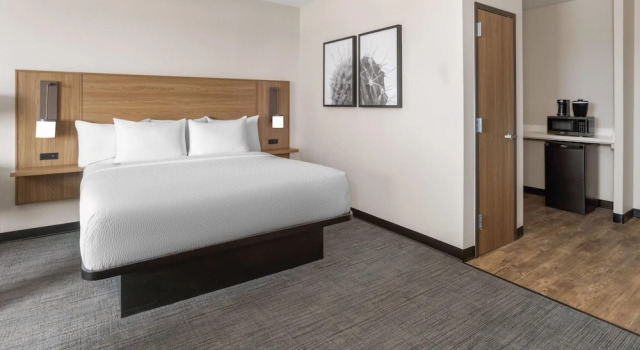 Люкс La Quinta Inn & Suites by Wyndham Phoenix West / Glendale