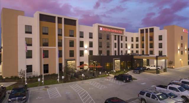 Четырёхместный номер Standard Hilton Garden Inn Waco