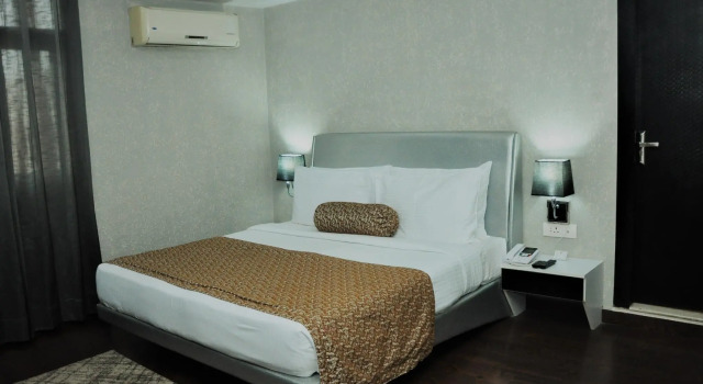 Люкс Standard Hotel JSR Continental