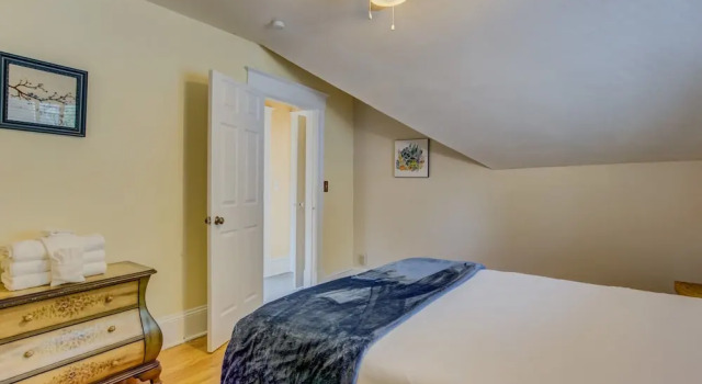 3BR Hot-tub & Dog-friendly Old Colorado City!!, Buchen Sie Ferienhaus SPA-Hotels in Colorade Springs, SPA