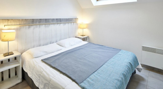 Кровать в общем номере с 3 комнатами Résidence Vacances Bleues Les Jardins dArvor