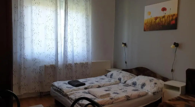 Fertődi Kúria Vendégház, Book Hotel Hoteller i Western Transdanubia med parkering, Parkering
