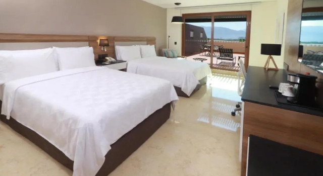 Четырёхместный номер Standard Holiday Inn & Suites Puerto Vallarta Marina & Golf