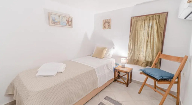 Коттедж с 3 комнатами Seafront House in Andros Town with Sunrise & Ocean Views