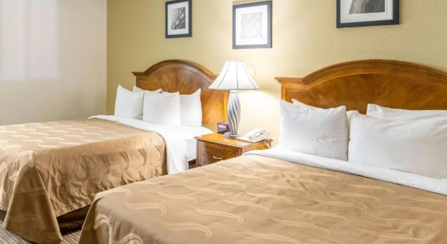 Четырёхместный номер Economy Quality Inn Keystone near Mount Rushmore