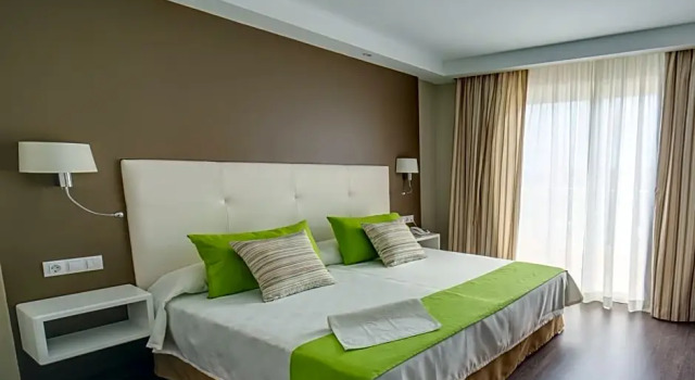 Номер Superior с видом на бассейн Hotel RF San Borondon