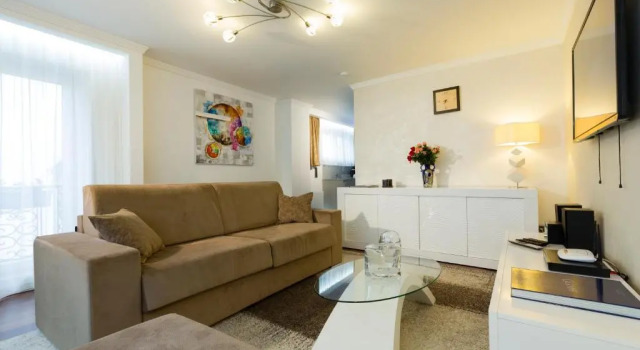 Апартаменты The Queen Luxury Apartments - Villa Vinicia