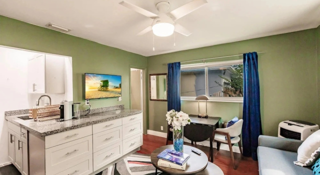 Коттедж Uhost AI Quaint 1BR w Patio Kitchenette