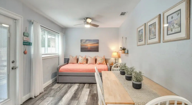 Ormond Beach Getaway, Walk to Coast & Restaurants!