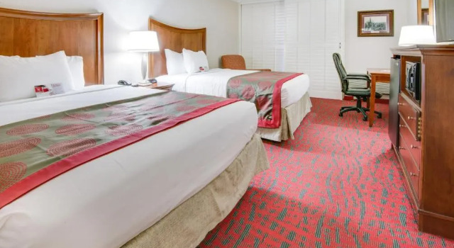 Четырёхместный номер Standard Ramada by Wyndham Metairie New Orleans Airport