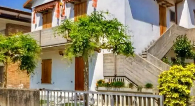 Апартаменты с балконом Cosy Apartment 200m From the sea