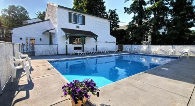 Americas Best Inn Lake George, Забронировать Отель Лейк-Джордж Adirondack Mountains, рядом с Ichabod Crane Schoolhouse