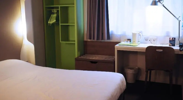 Одноместный номер Standard Moxy Paris Bastille