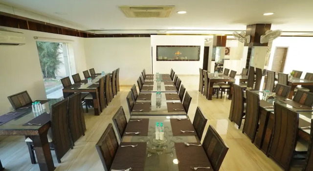 Hotel Varay Express, Забронировать Отель Удджайн штат Мадхья-Прадеш
