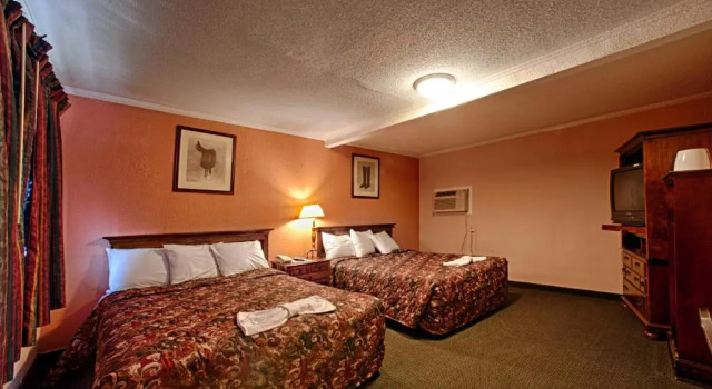 Четырёхместный номер Standard Economy Motel Inn and Suites Somers Point