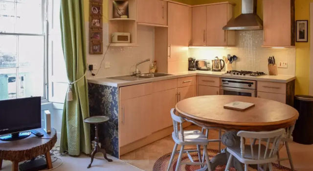 1 Bedroom Flat in New Town Edinburgh, Забронировать Отель Отели Эдинбурга 3 звезды, рядом с Scottish Widows Bank Plc, 3*