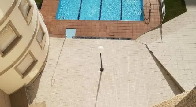 Apartamento en edificio nuevo, con piscina, vistas a la ría y al puerto, ESTANCIA MÍNIMA 14 noches, perfil familiar, no se admiten grupos de jovenes, Забронировать Апартаменты/квартира Отели Санхенхо с парковкой, рядом с Пляж Silgar, Парковка