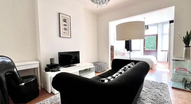 A Chic Haven in the Heart of Urban Nature, Забронировать Апартаменты/квартира Апартаменты Брюссельского столичного региона, рядом с Площадь Сен-Жери, Апартаменты/квартира