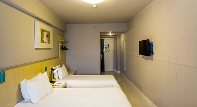 Jinjiang Inn Yanliangqianjin Road City Square Branch, Rezerwuj Hotel Wanhecun Shaanxi