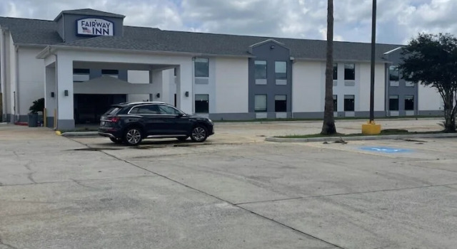 Howard Johnson Express Inn Iowa La, Забронировать Отель Отели Луизиана 3 звезды, 3*