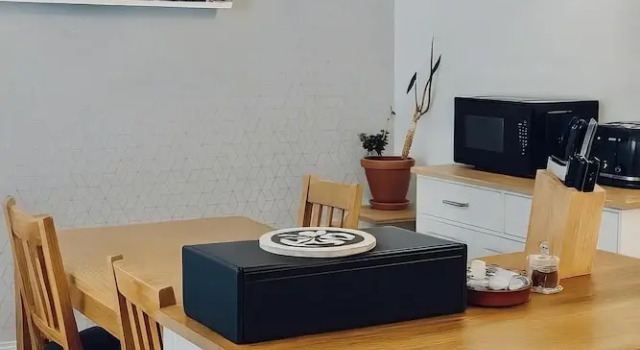 Апартаменты Reading Retreat 1 Bed With Private Parking