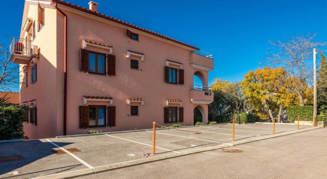 Stunning Apartment in Njivice With Wifi and 2 Bedrooms, Prenota Appartamento Hotel a Isole Quarnerine con parcheggio, Parcheggio